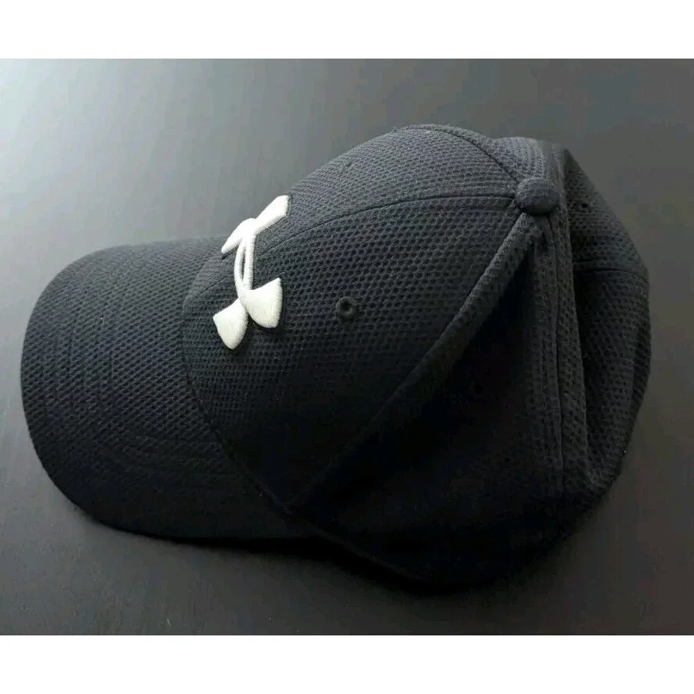 Under Armour Classic Fit Black Baseball‎ Cap Hat Fitted Size M/L